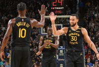 Curry Bikin Keajaiban! Tembakan Setengah Lapangan Epik! Curry Bikin Keajaiban! Tembakan Setengah Lapangan Epik!