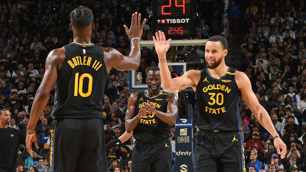 Curry Bikin Keajaiban! Tembakan Setengah Lapangan Epik! Curry Bikin Keajaiban! Tembakan Setengah Lapangan Epik!