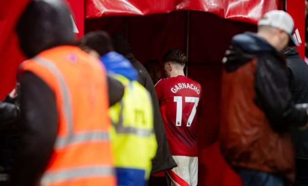 Garnacho Dihukum Traktir Skuad MU Makan Malam, Ada Apa? Garnacho Dihukum Traktir Skuad MU Makan Malam, Ada Apa?